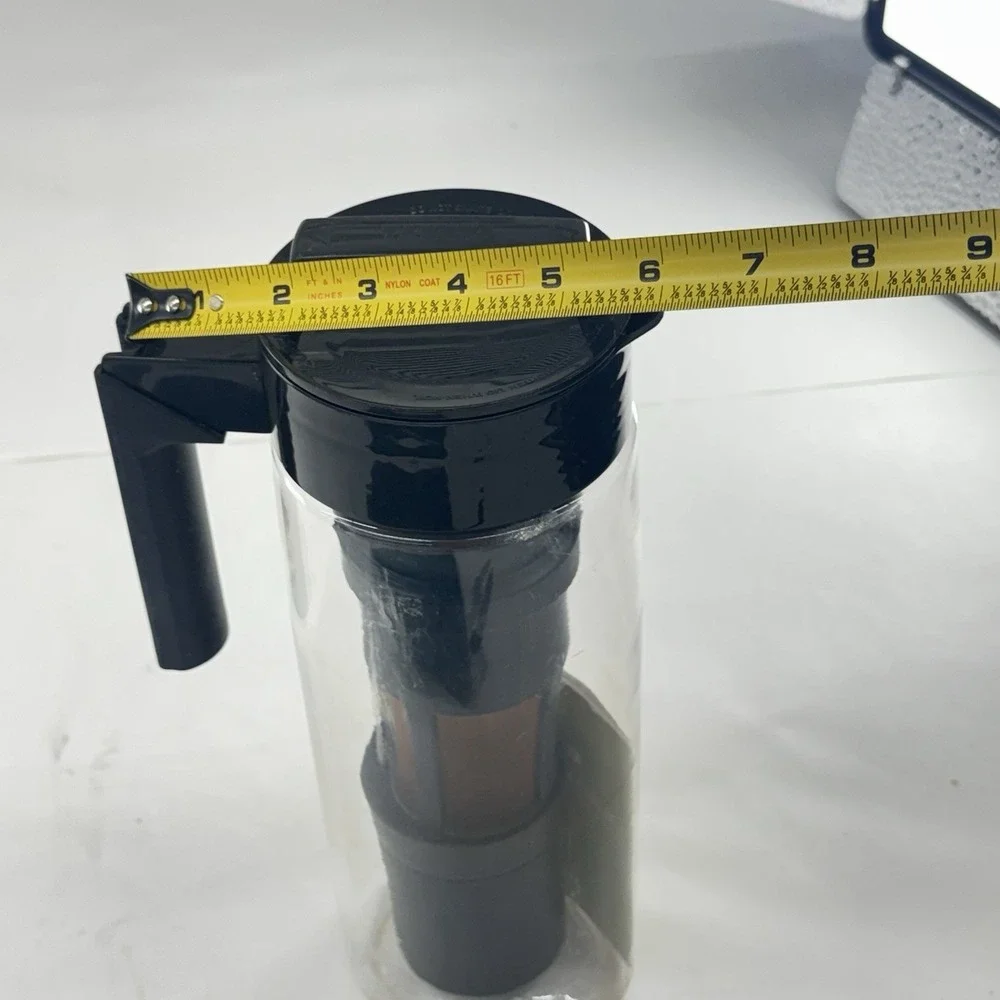 Takeya Cold Brew Coffee Maker 2 Quart Airtight Pitcher Black BPA Free Tritan